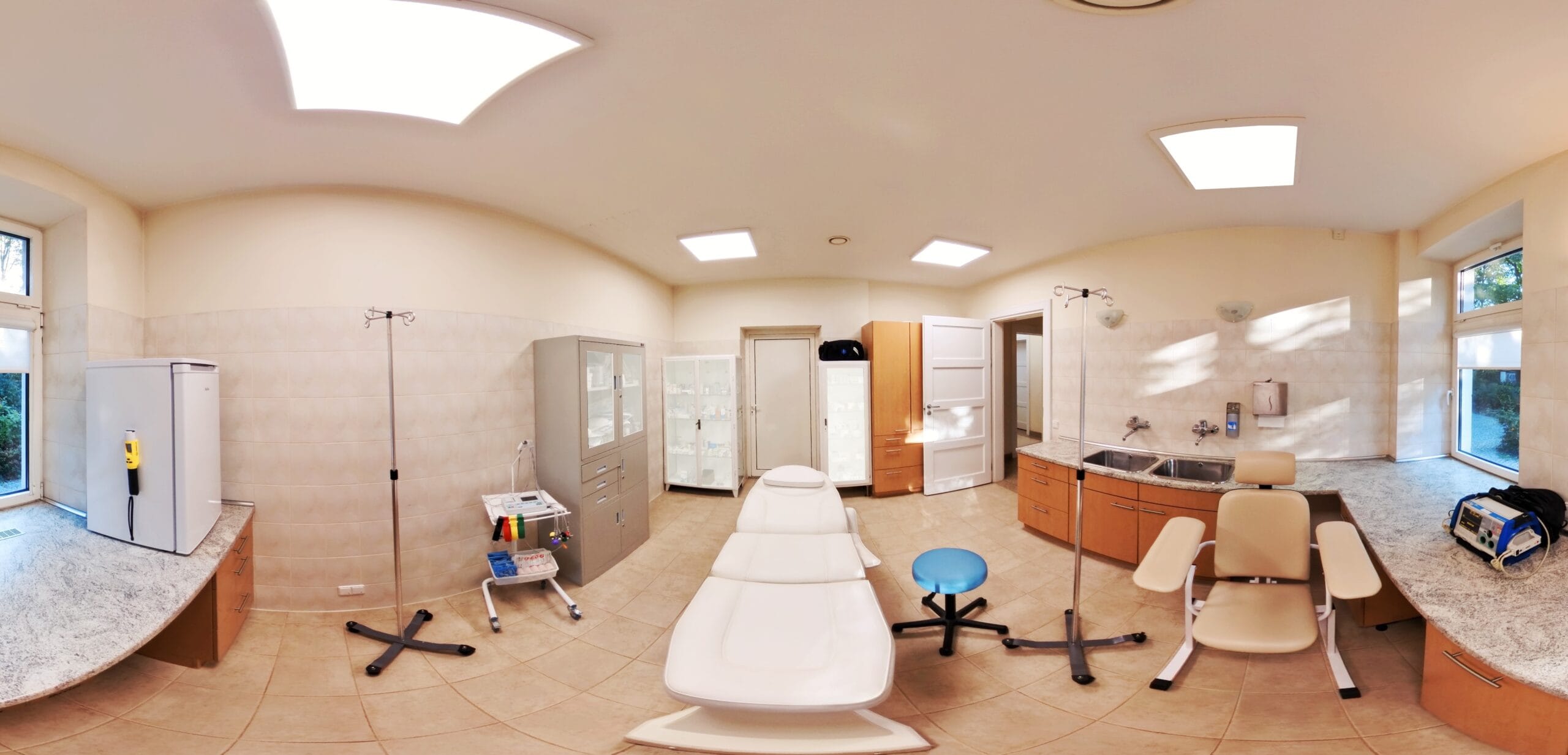 Medical treatment room for clinical procedures